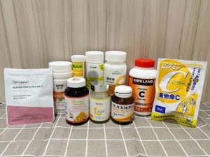 各種跨境熱門維他命與營養補充品實拍圖，包含魚油、維生素C及綜合營養品，展示海外代購常見包裝與成分標籤。