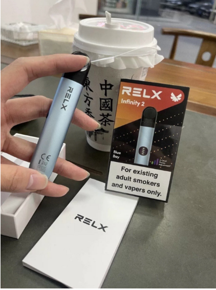 RELX霧化設備於生活場景中的握持體驗與質感細節